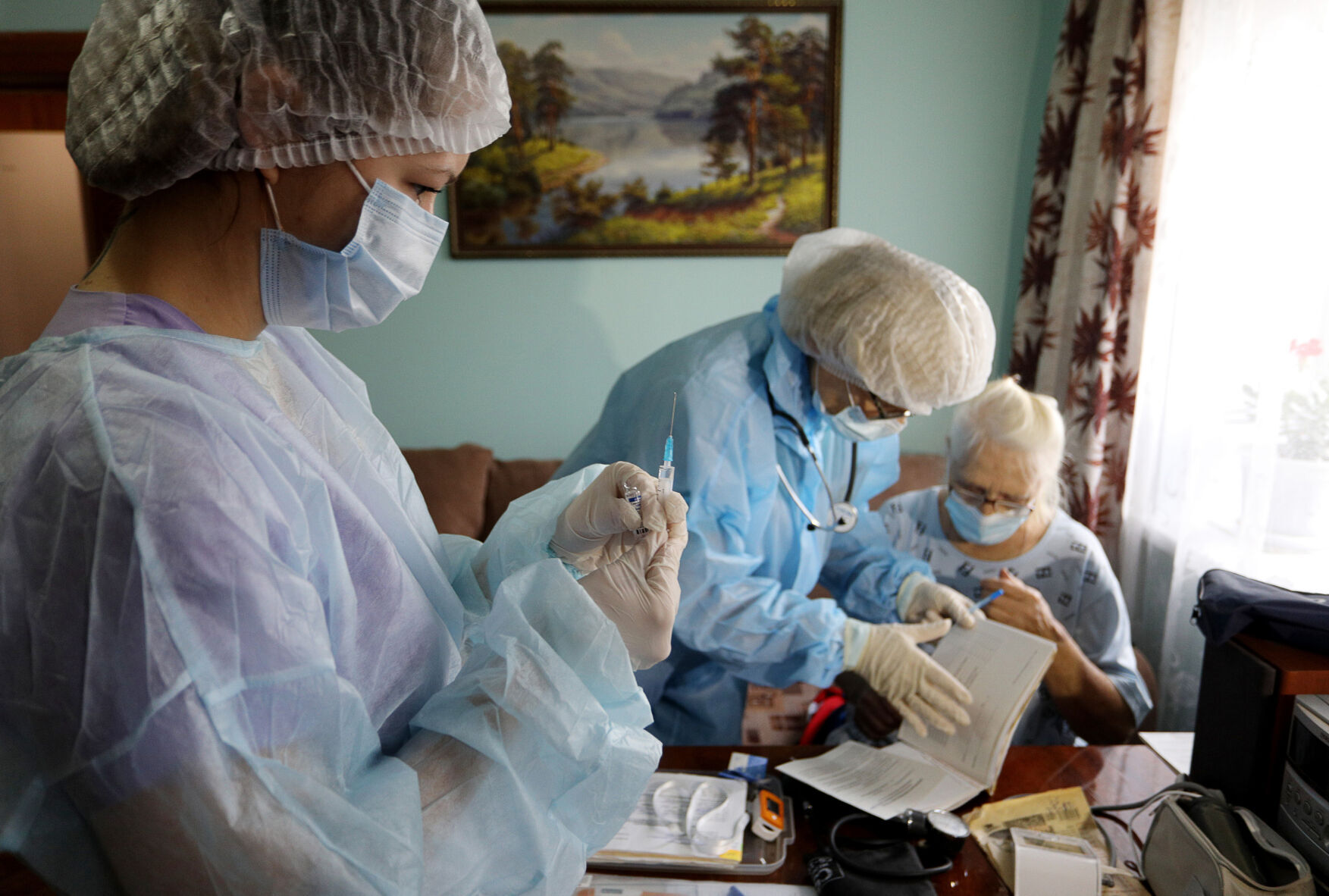 Moscow orders unvaccinated over-60s to stay home for 4 months as Russia's Covid-19 crisis deepens